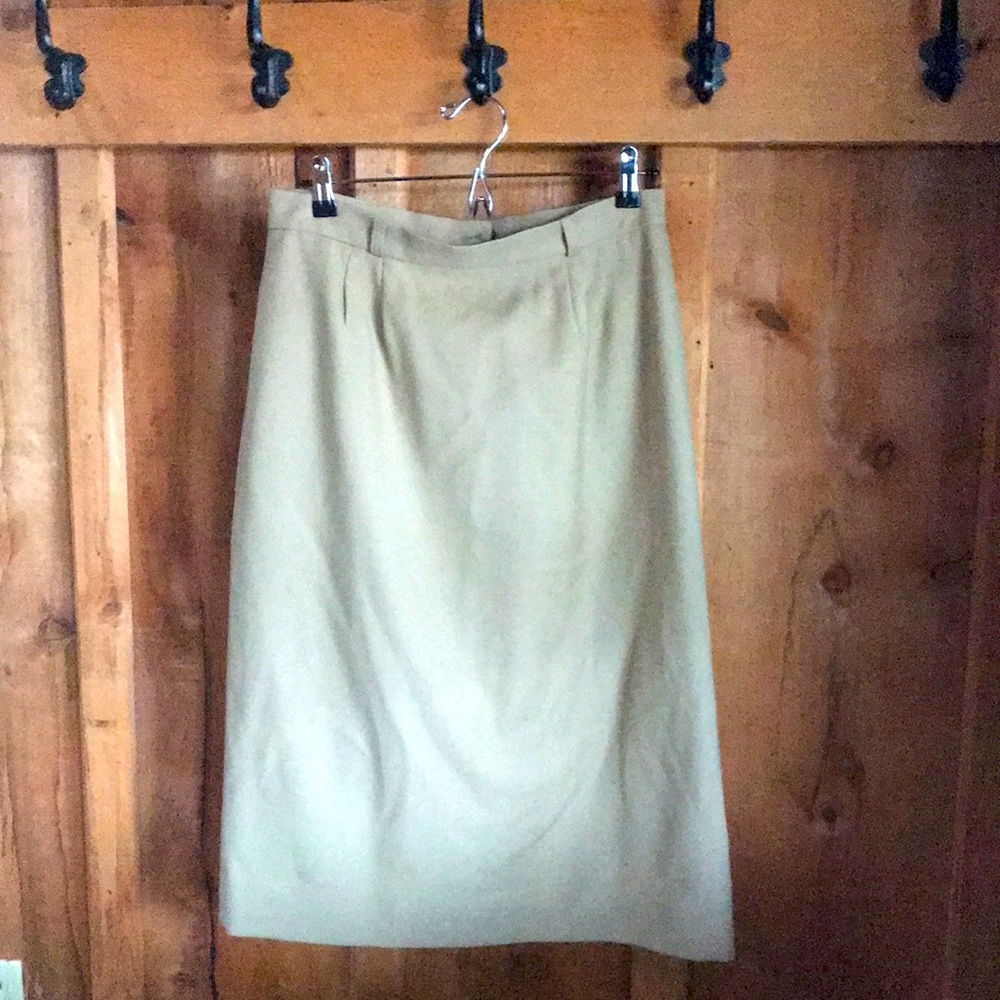 Pure virgin wool skirt
